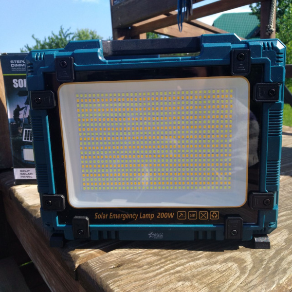 Прожектор - светильник на солнечной батарее Solar Emerygency Lamp 200W, аккумулятор 6х18650 мАч / Power Bank